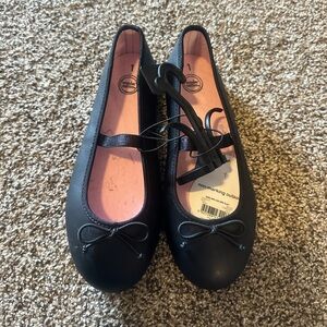 Never Worn, Black slip on shoes